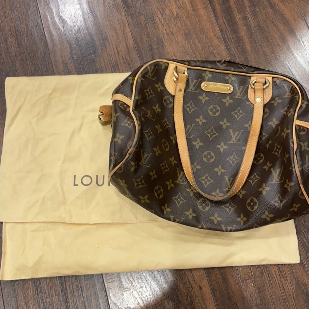 FINAL SALES!!!!🌹- AUTHENTIC Pre owned LV Shoulder bag